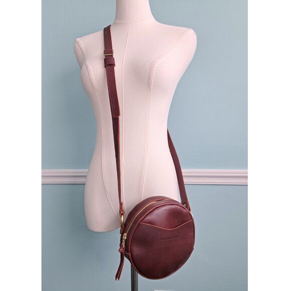 PORTLAND LEATHER Small Circle Crossbody Bag Cognac Brown - Picture 2 of 10